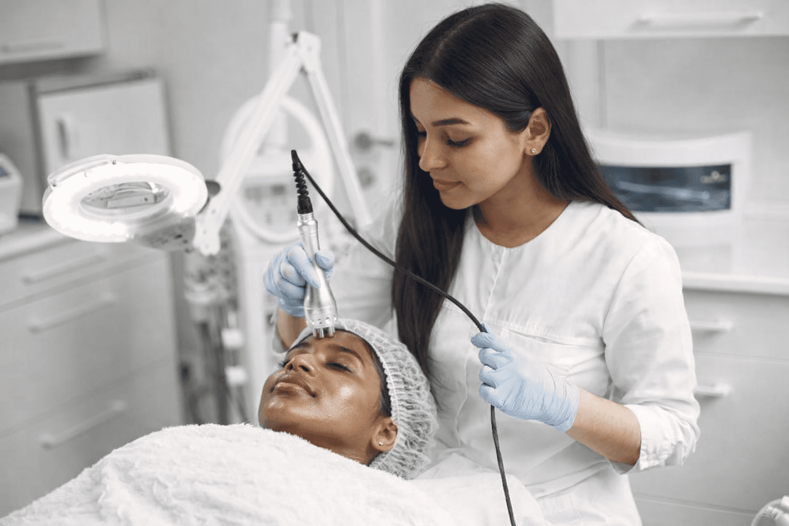 A clinician performing an aesthetic treatment